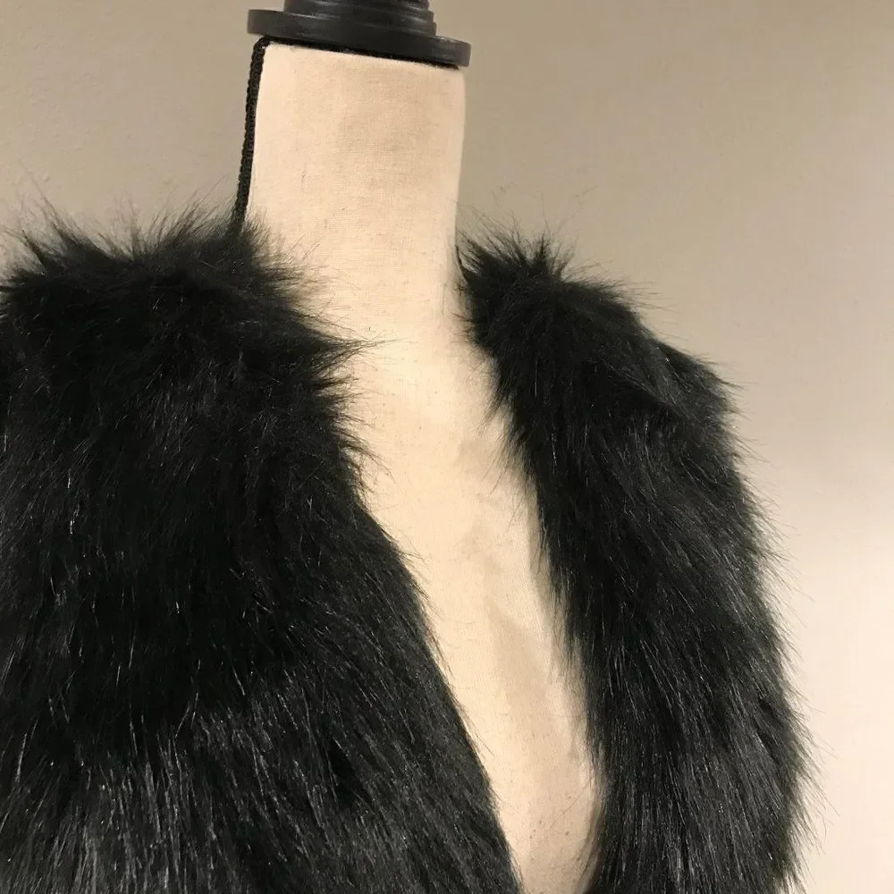 MAKE‎ AN OFFER ;) Hook Closure Faux Fur Vest